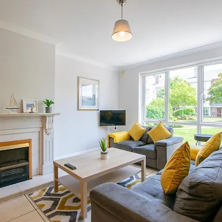 Spacious 4 Bedroom - Group Hub Lejlighed *
