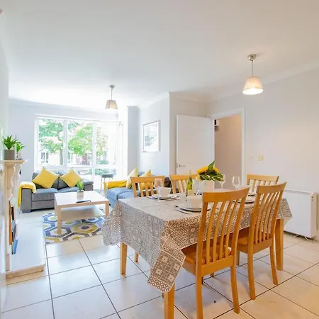 Spacious 4 Bedroom - Group Hub Lejlighed