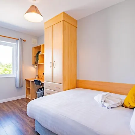 Lejlighed Spacious 4 Bedroom - Group Hub