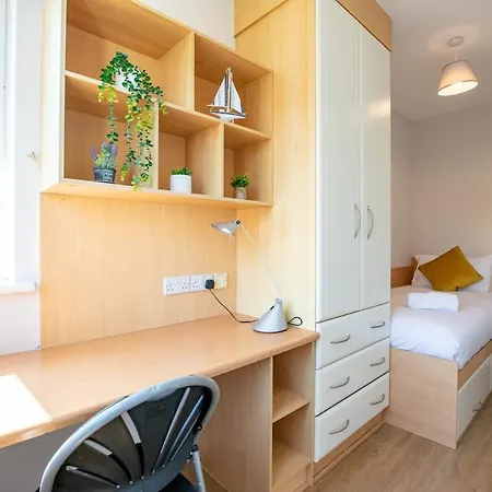 公寓 Spacious 4 Bedroom - Group Hub *