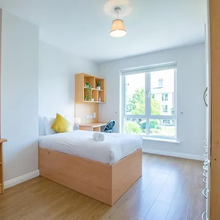 Spacious 4 Bedroom - Group Hub Lejlighed