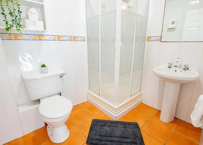 Spacious 4 Bed In Daire