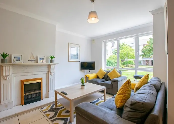 Spacious 4 Bed In Daire *