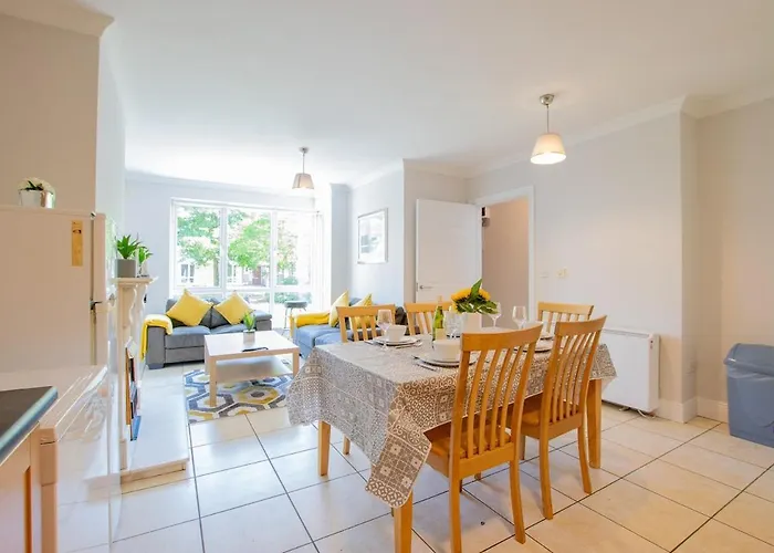 Spacious 4 Bed In 公寓